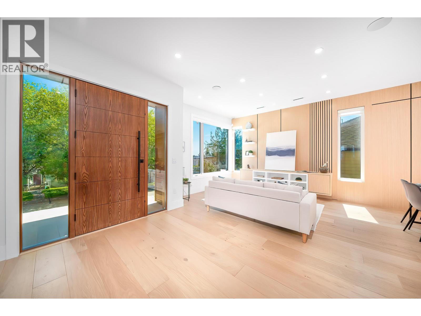 827 Chestnut Street, New Westminster, British Columbia