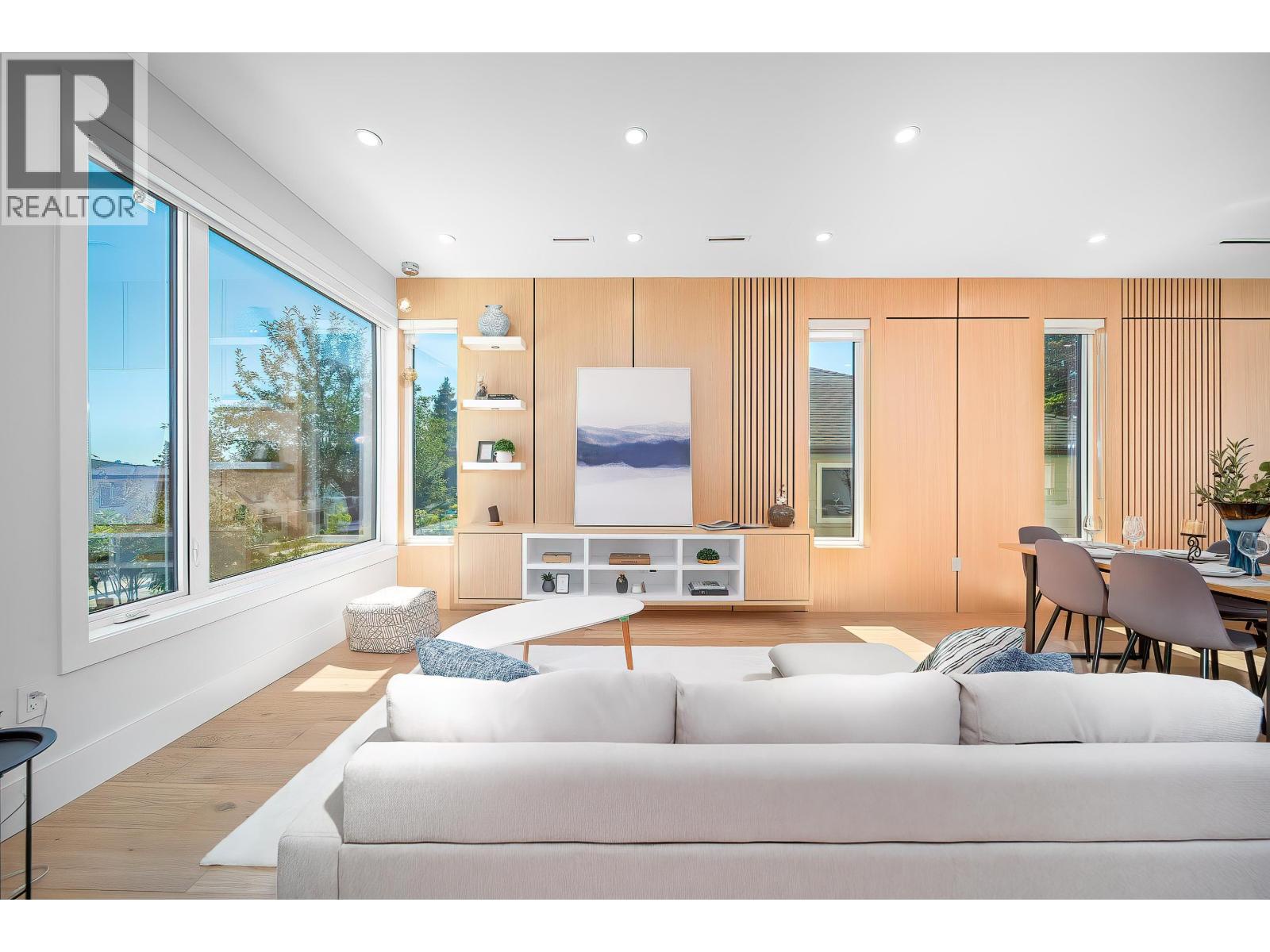 827 Chestnut Street, New Westminster, British Columbia