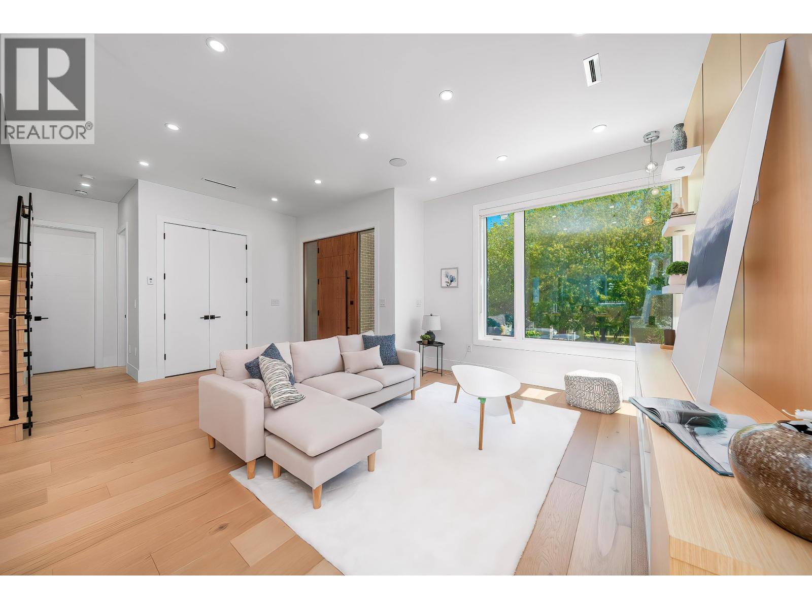 827 Chestnut Street, New Westminster, British Columbia