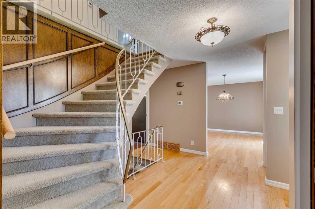 1257 Varsity Estates Road Nw, Calgary, Alberta