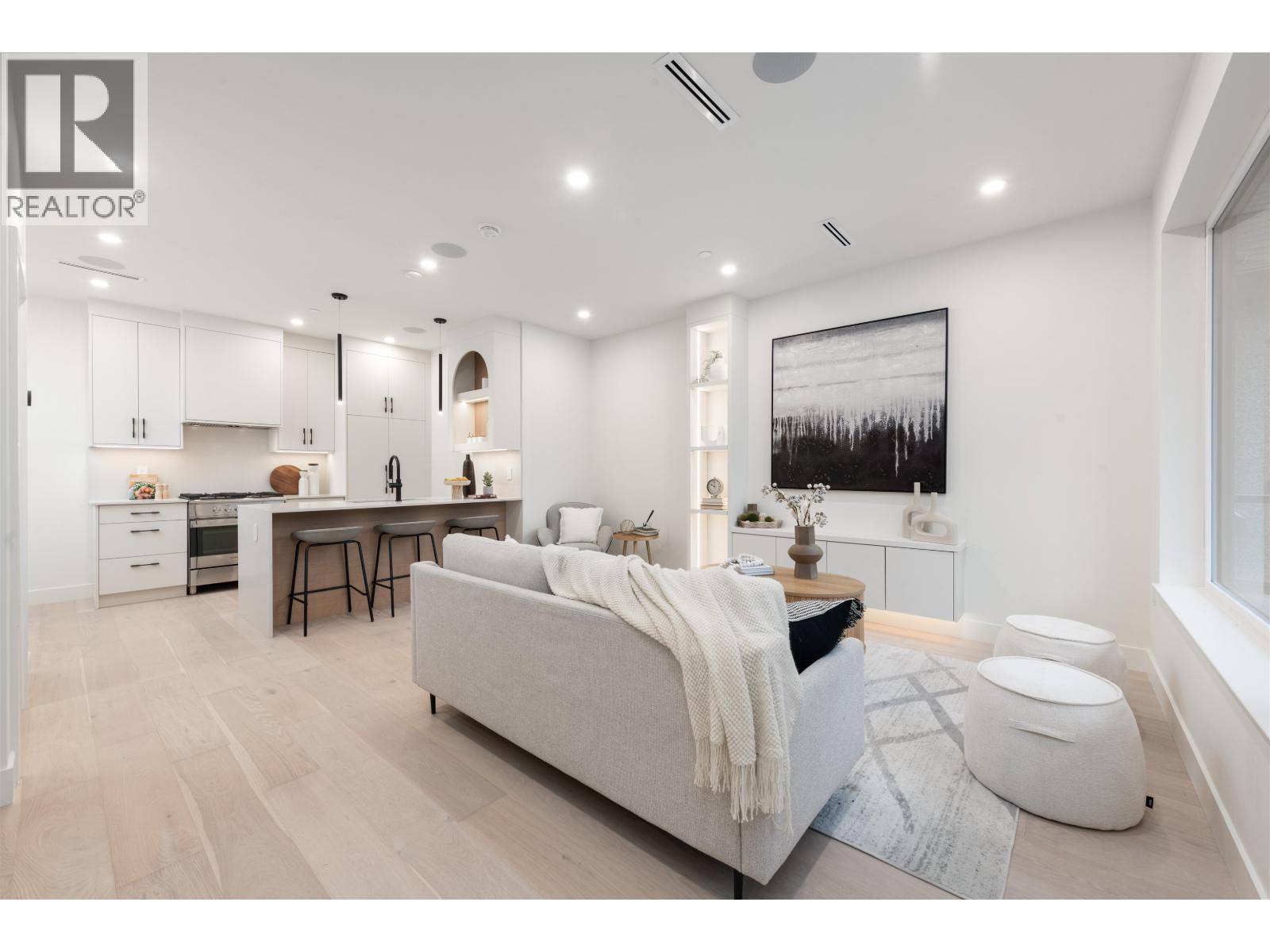 1 65 E King Edward Avenue, Vancouver, British Columbia