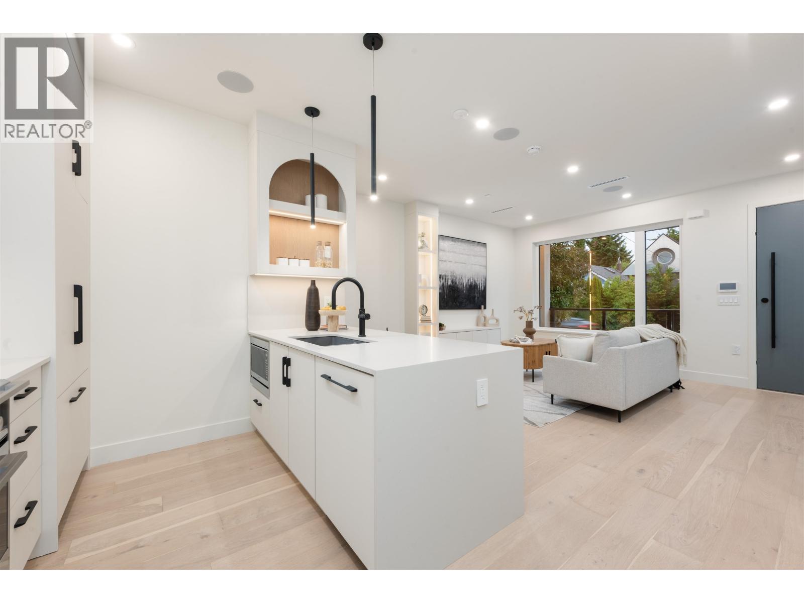 1 65 E King Edward Avenue, Vancouver, British Columbia