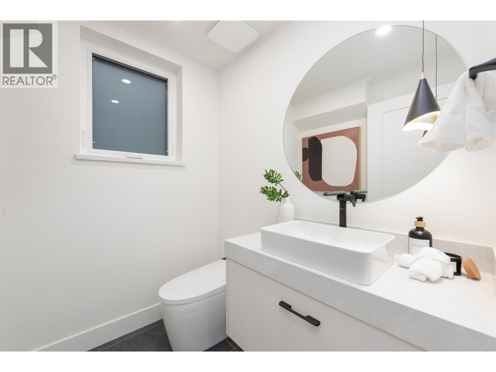 1 65 E King Edward Avenue, Vancouver, British Columbia