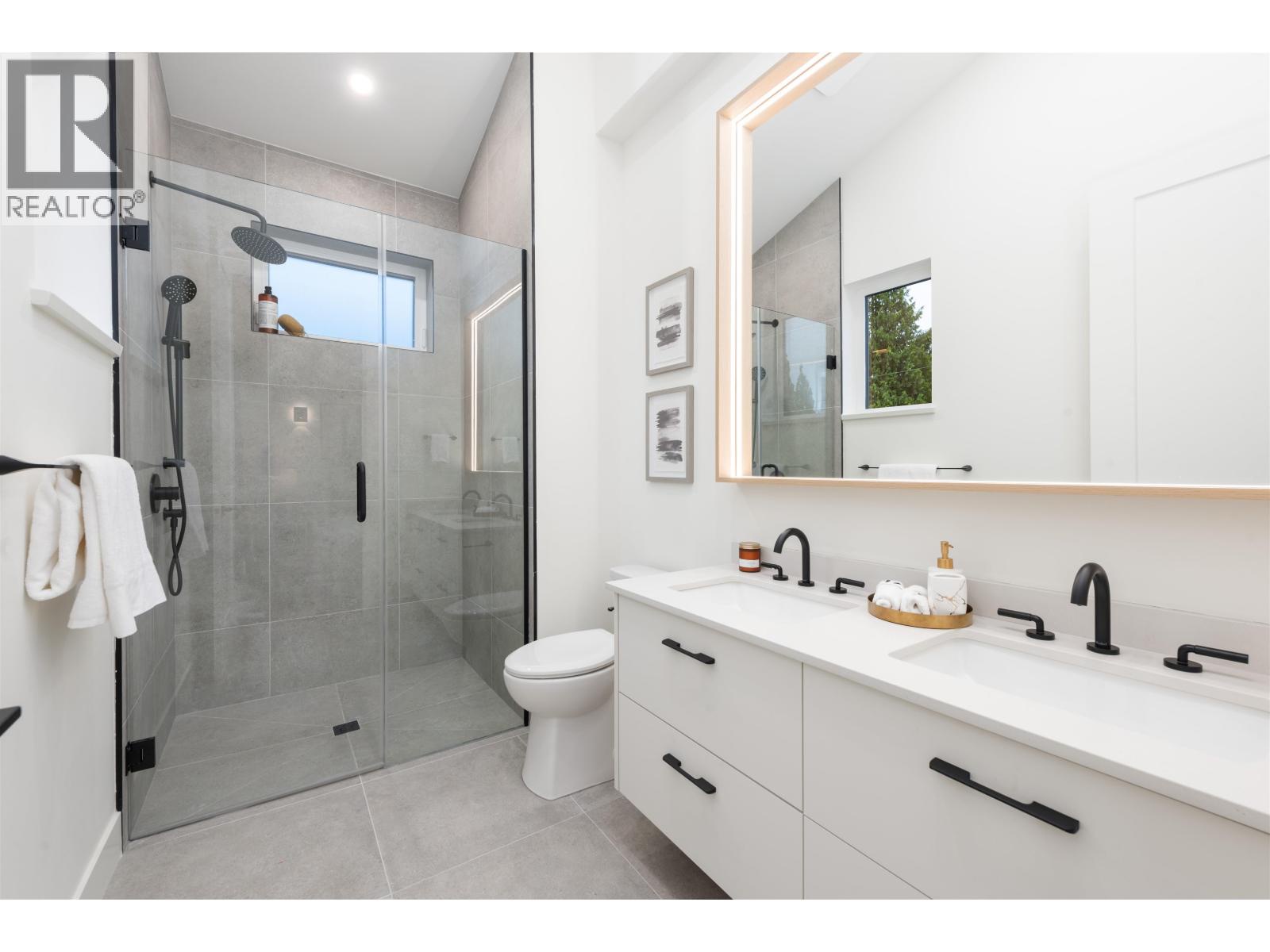 1 65 E King Edward Avenue, Vancouver, British Columbia