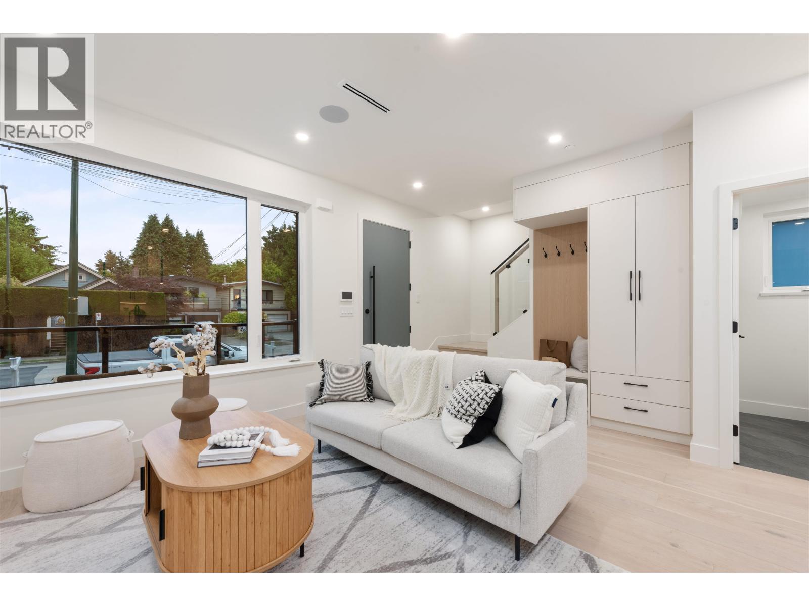 1 65 E King Edward Avenue, Vancouver, British Columbia