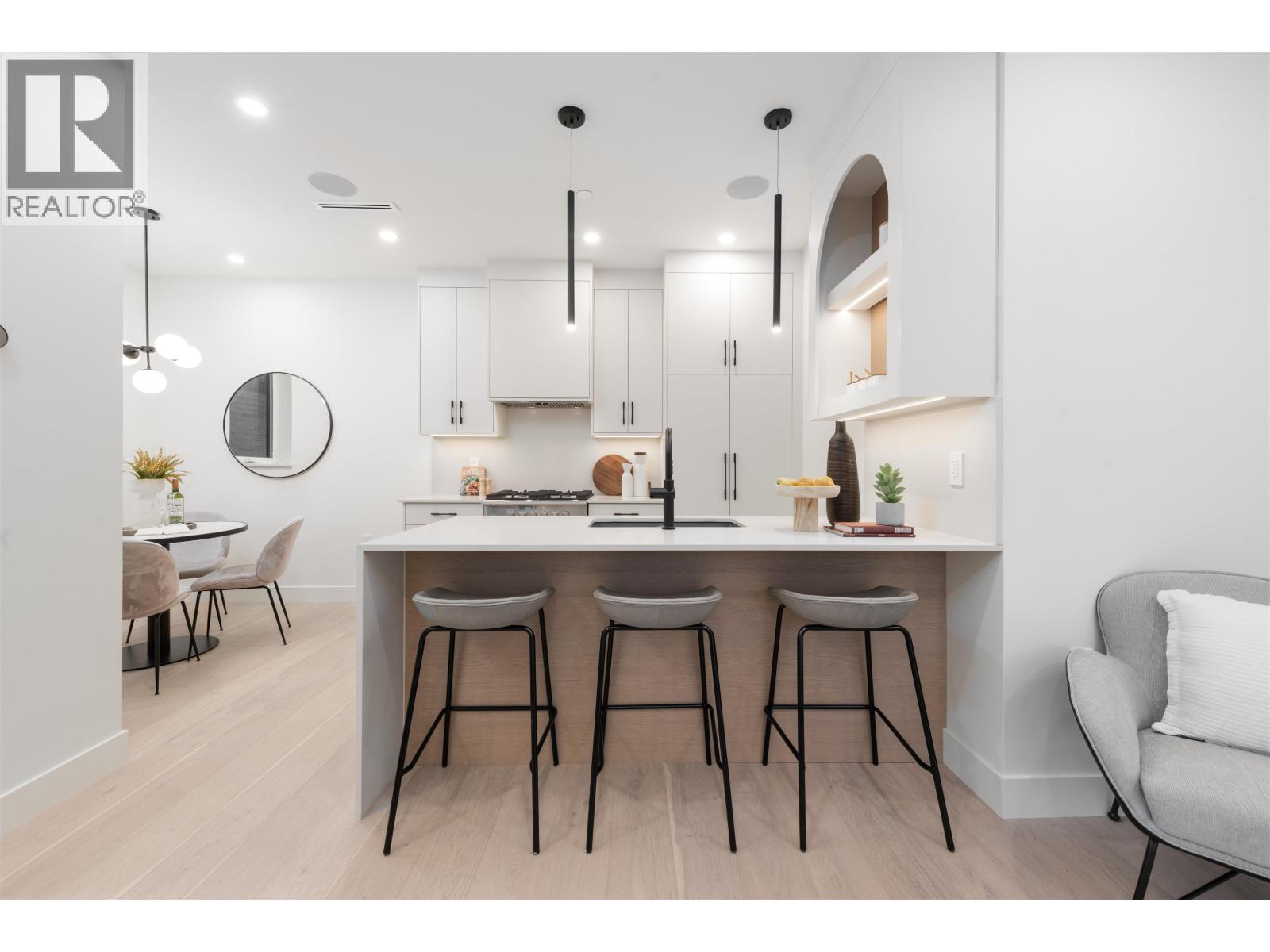 1 65 E King Edward Avenue, Vancouver, British Columbia