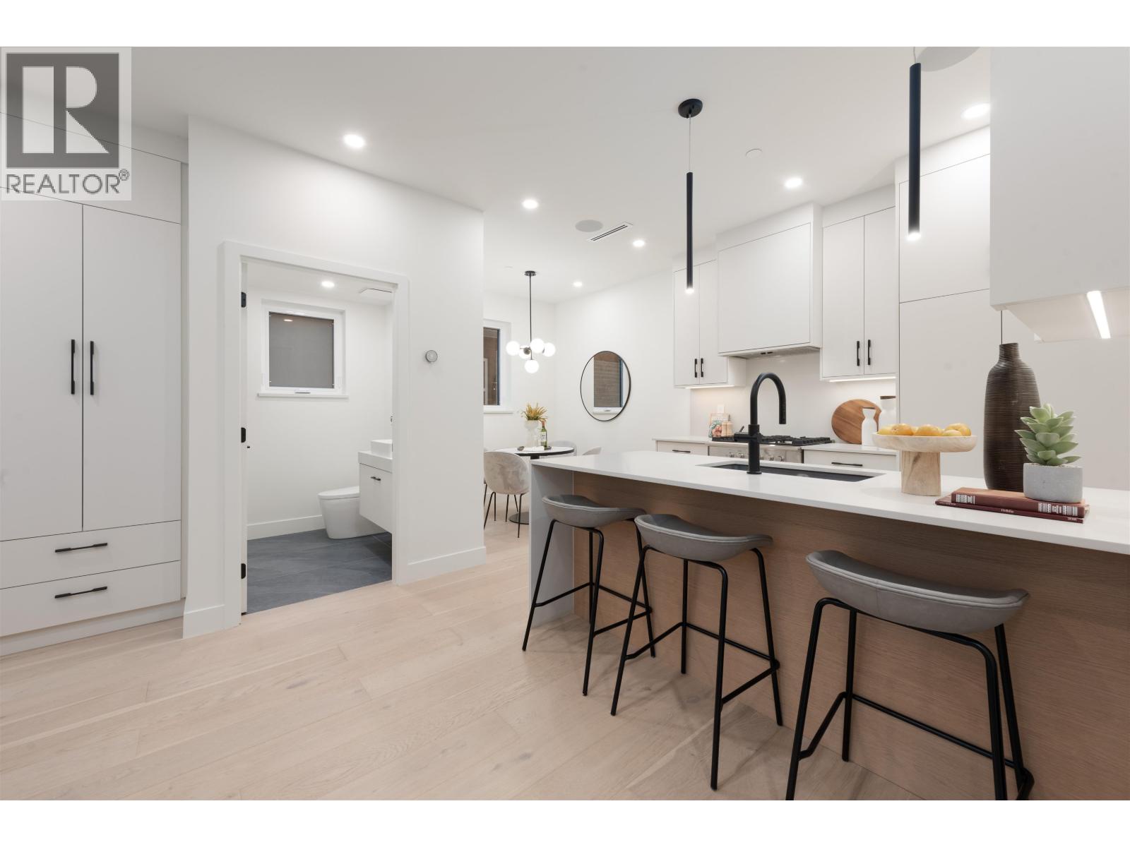 1 65 E King Edward Avenue, Vancouver, British Columbia