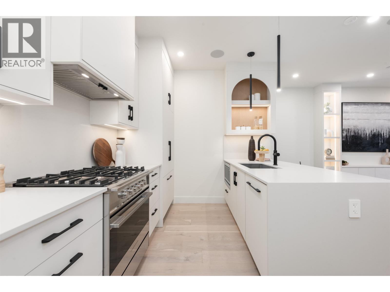 1 65 E King Edward Avenue, Vancouver, British Columbia