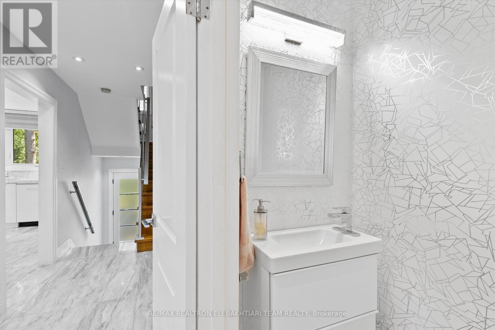 1 Donmac Drive, Toronto (banbury-don Mills), Ontario