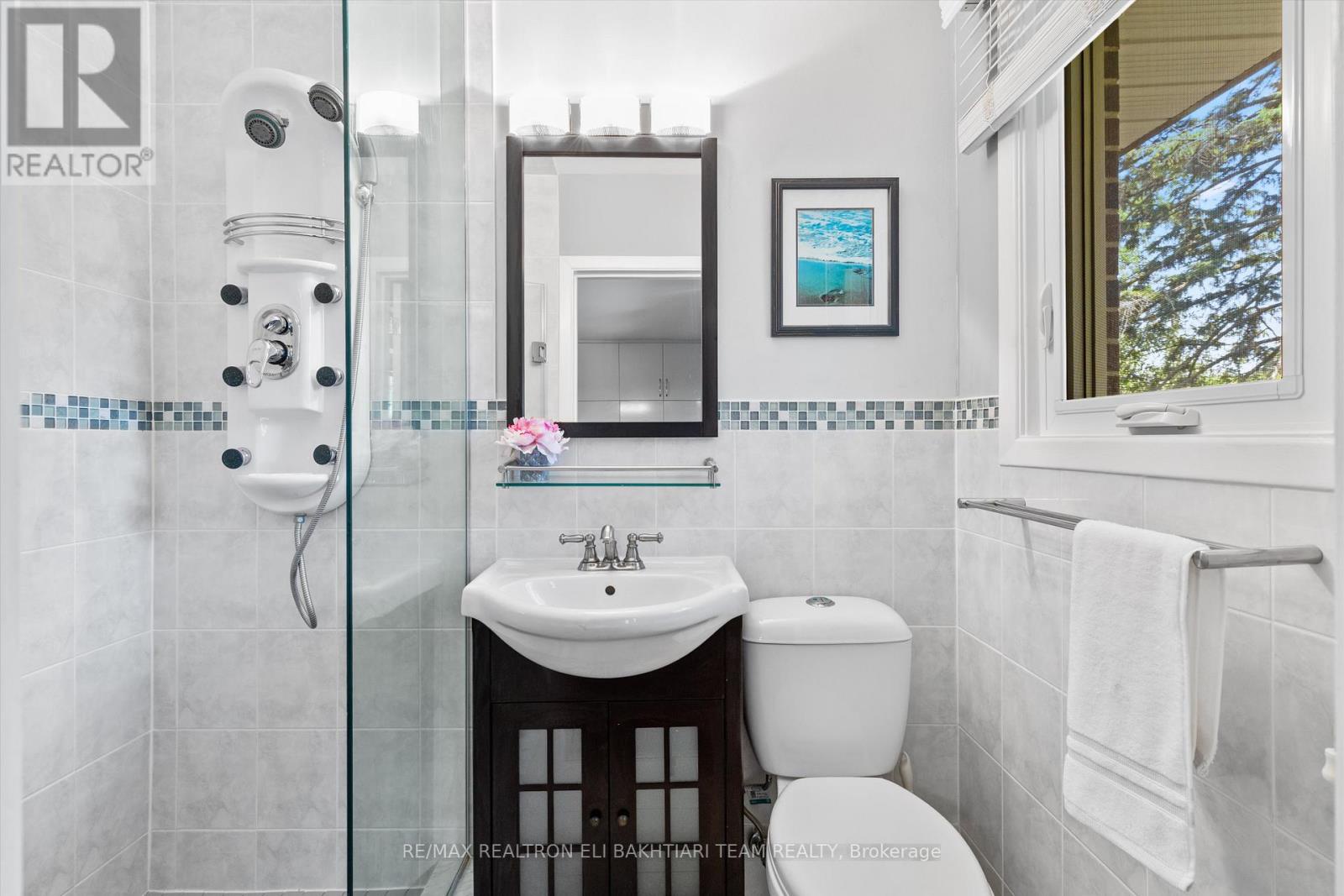 1 Donmac Drive, Toronto (banbury-don Mills), Ontario