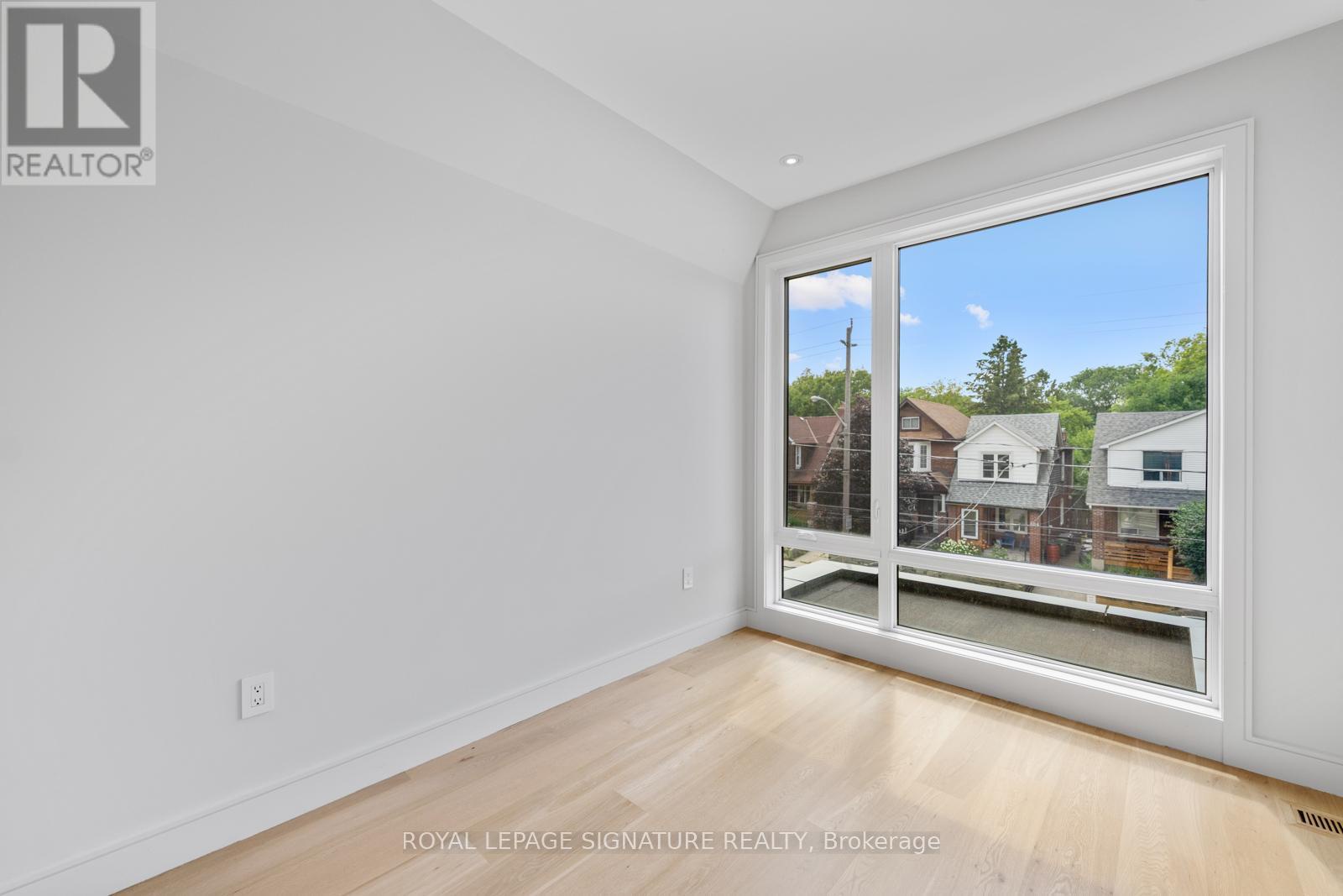 105 Gledhill Avenue, Toronto (woodbine-lumsden), Ontario