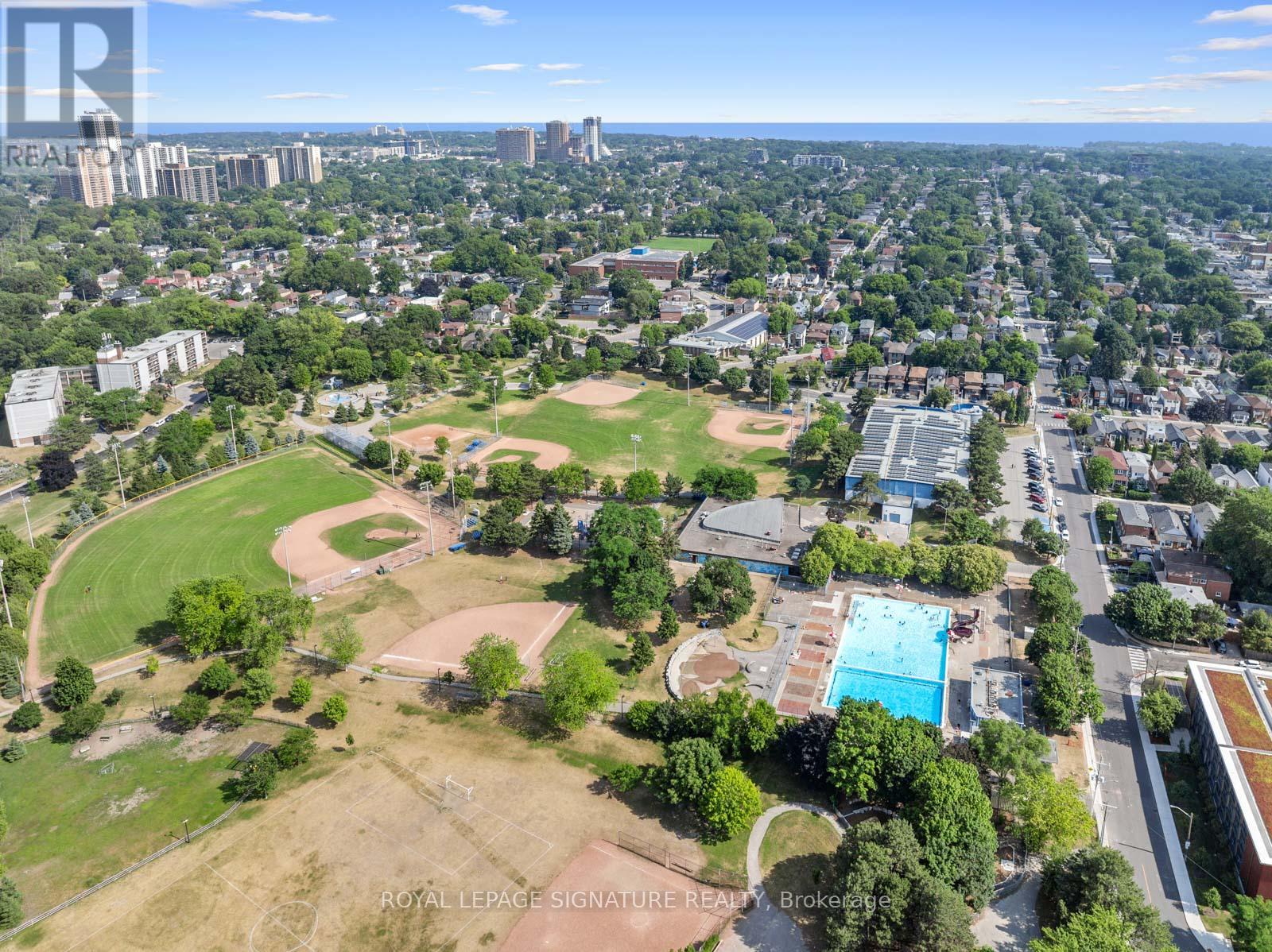 105 Gledhill Avenue, Toronto (woodbine-lumsden), Ontario