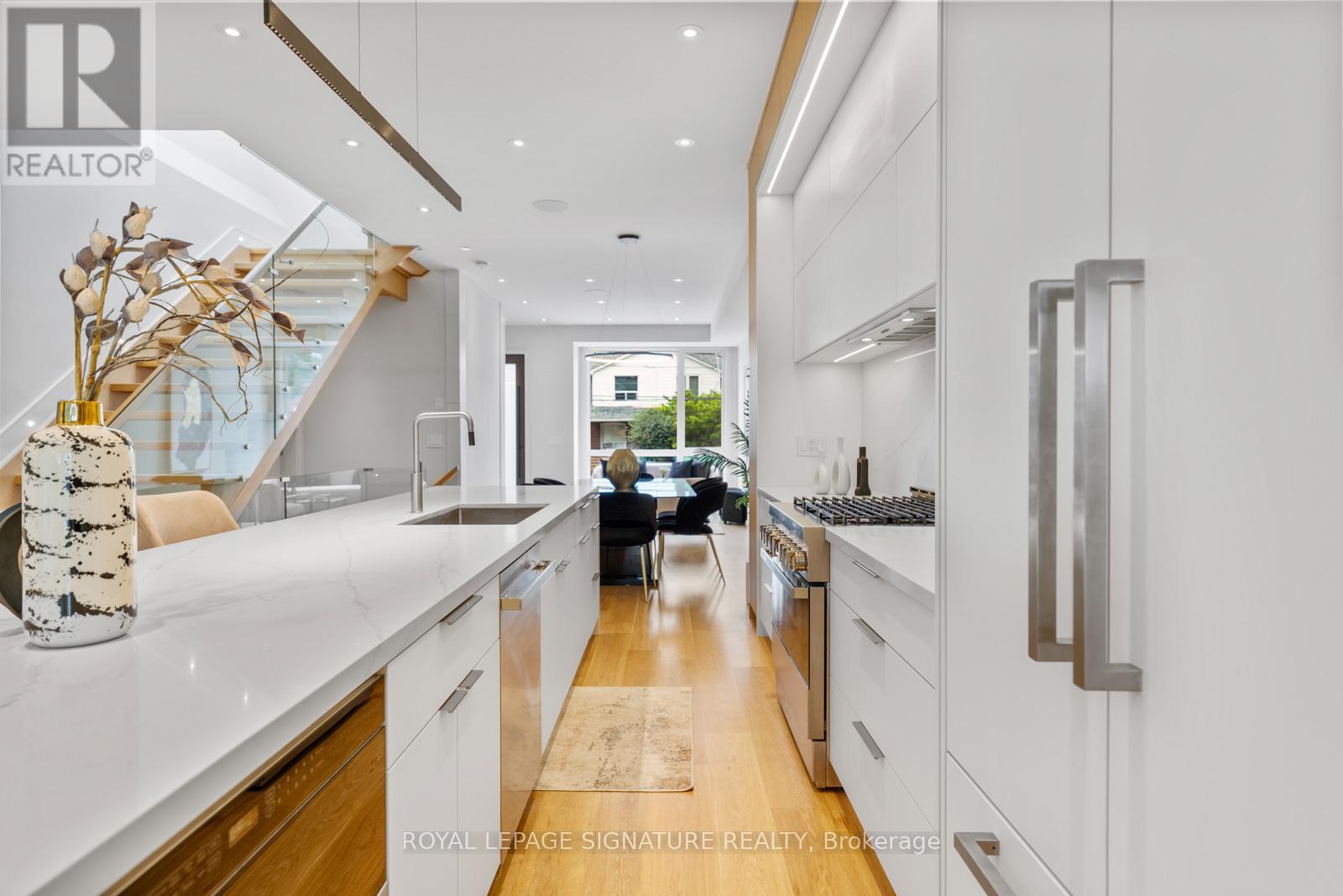 105 Gledhill Avenue, Toronto (woodbine-lumsden), Ontario