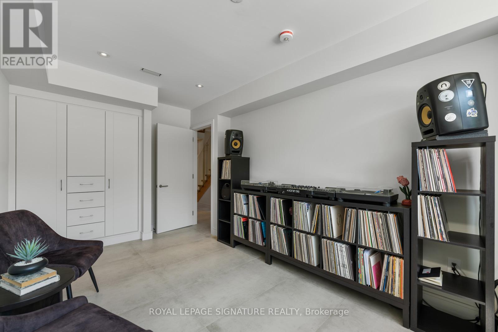 105 Gledhill Avenue, Toronto (woodbine-lumsden), Ontario