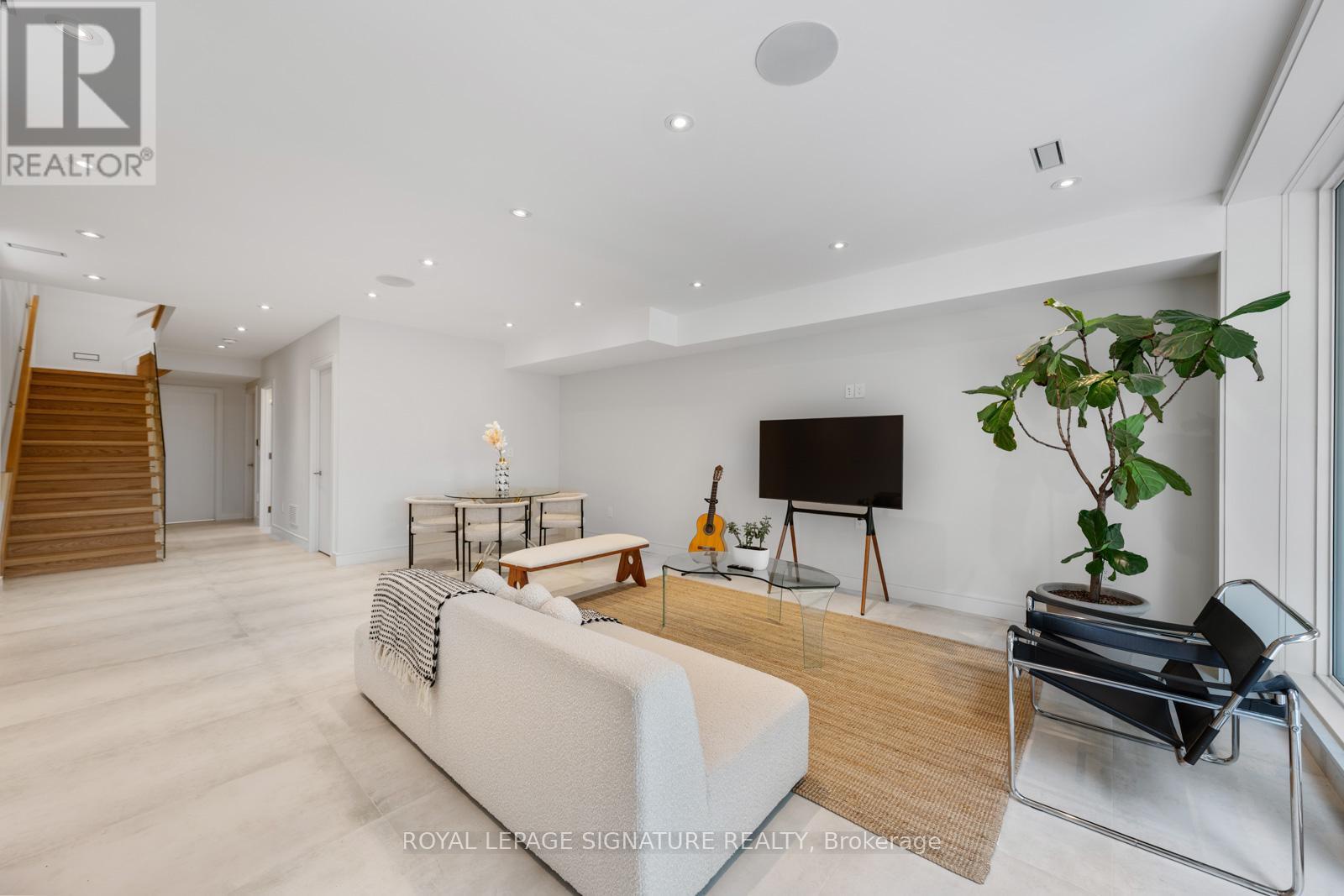 105 Gledhill Avenue, Toronto (woodbine-lumsden), Ontario