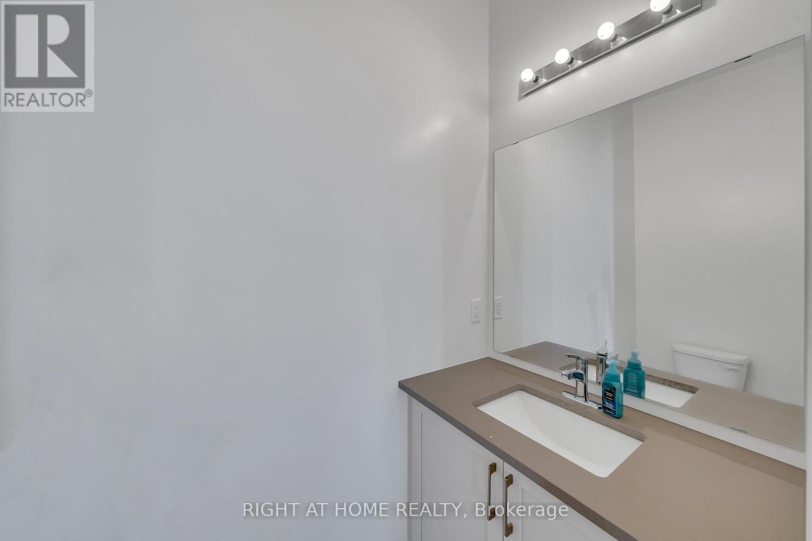 2 Yacht Drive, Clarington (bowmanville), Ontario