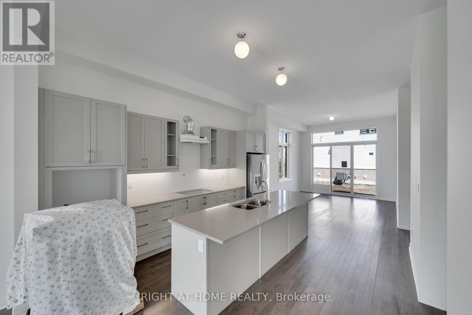 2 Yacht Drive, Clarington (bowmanville), Ontario