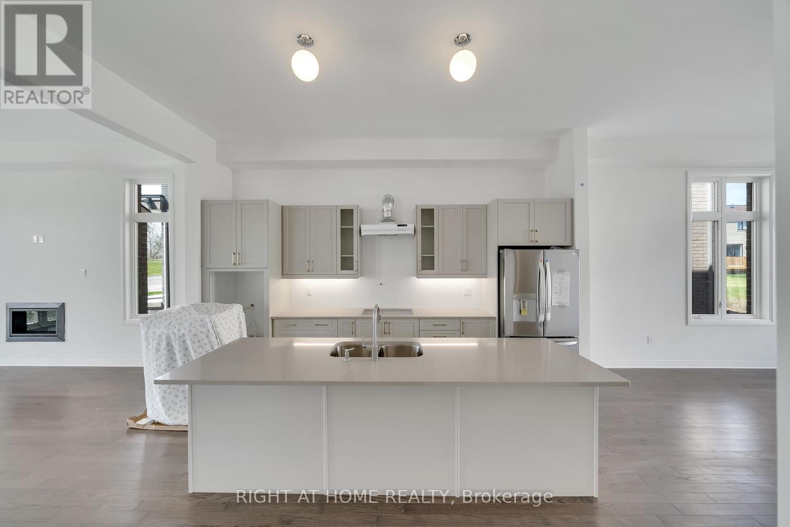 2 Yacht Drive, Clarington (bowmanville), Ontario