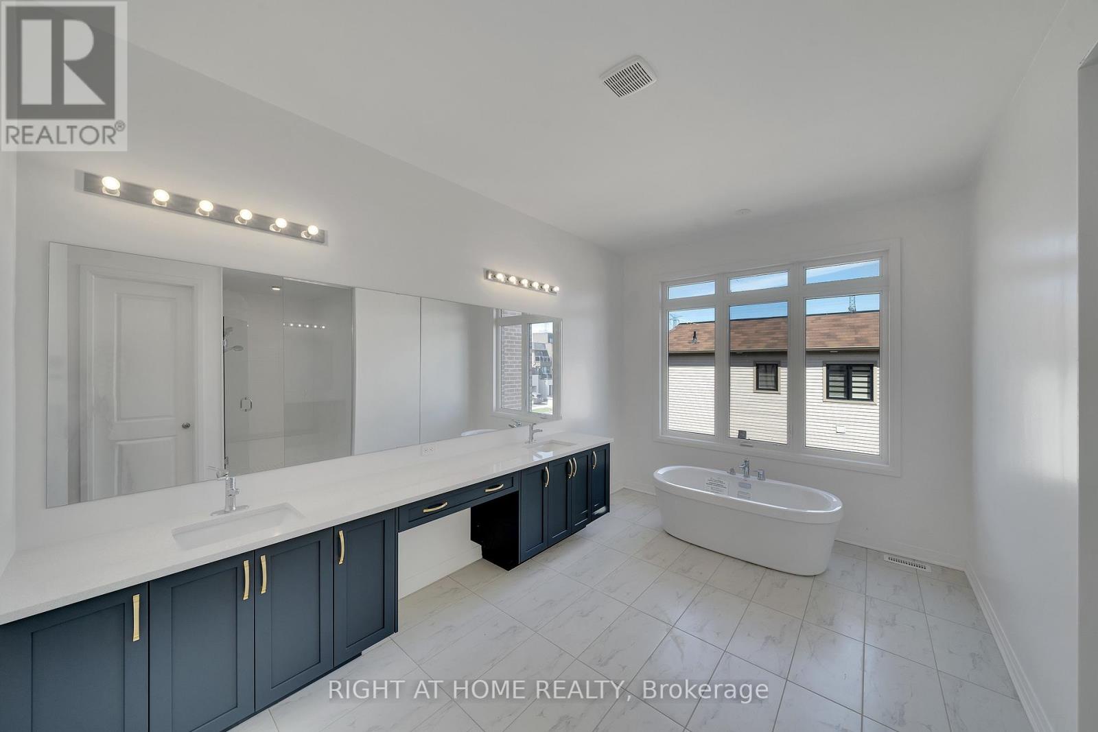 2 Yacht Drive, Clarington (bowmanville), Ontario