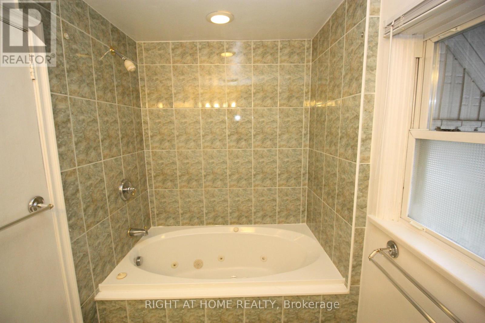 123 Ashbourne Drive, Toronto (islington-city Centre West), Ontario