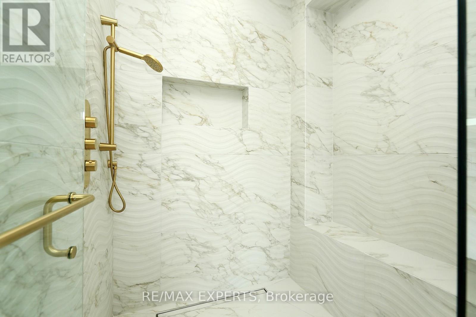 31 Fulham Drive, Toronto (alderwood), Ontario