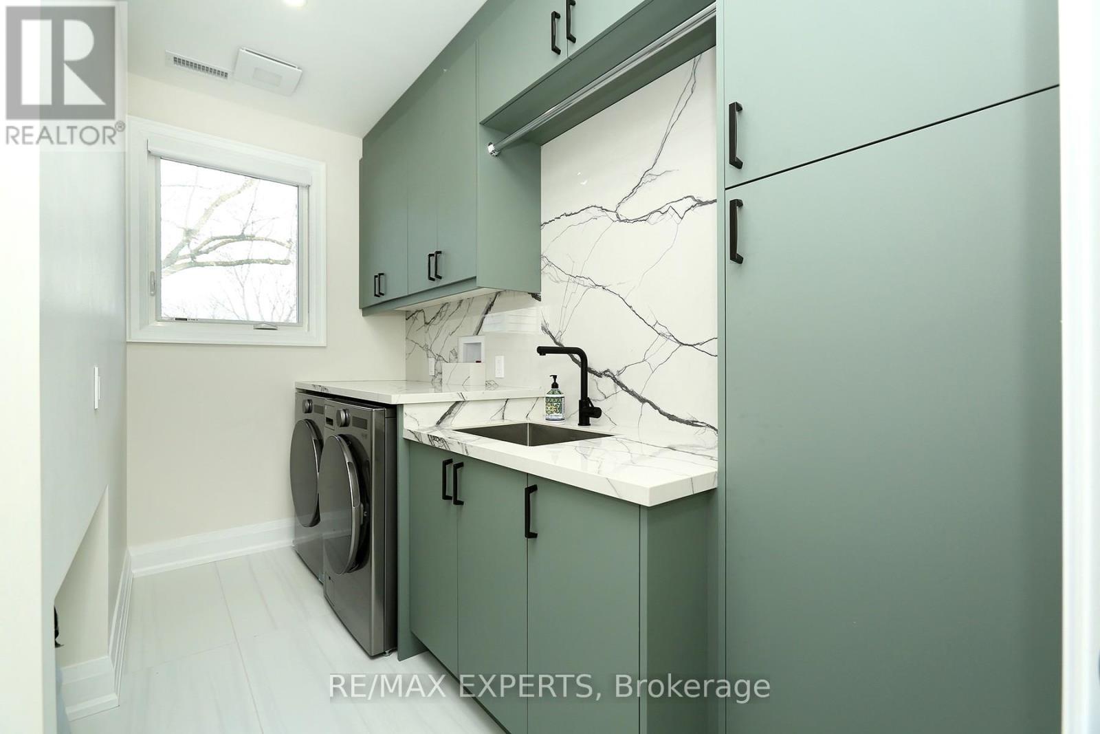 31 Fulham Drive, Toronto (alderwood), Ontario