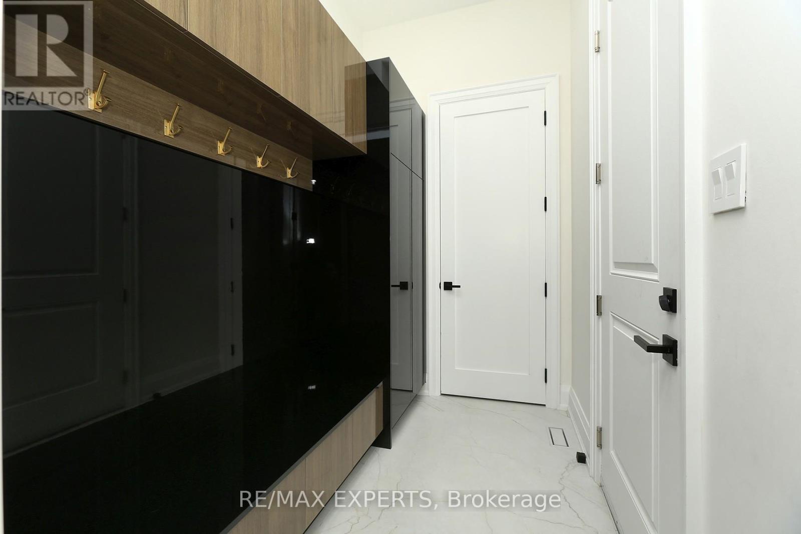 31 Fulham Drive, Toronto (alderwood), Ontario