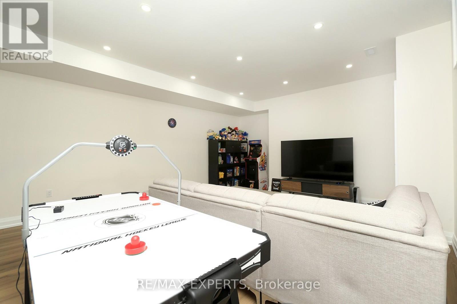 31 Fulham Drive, Toronto (alderwood), Ontario