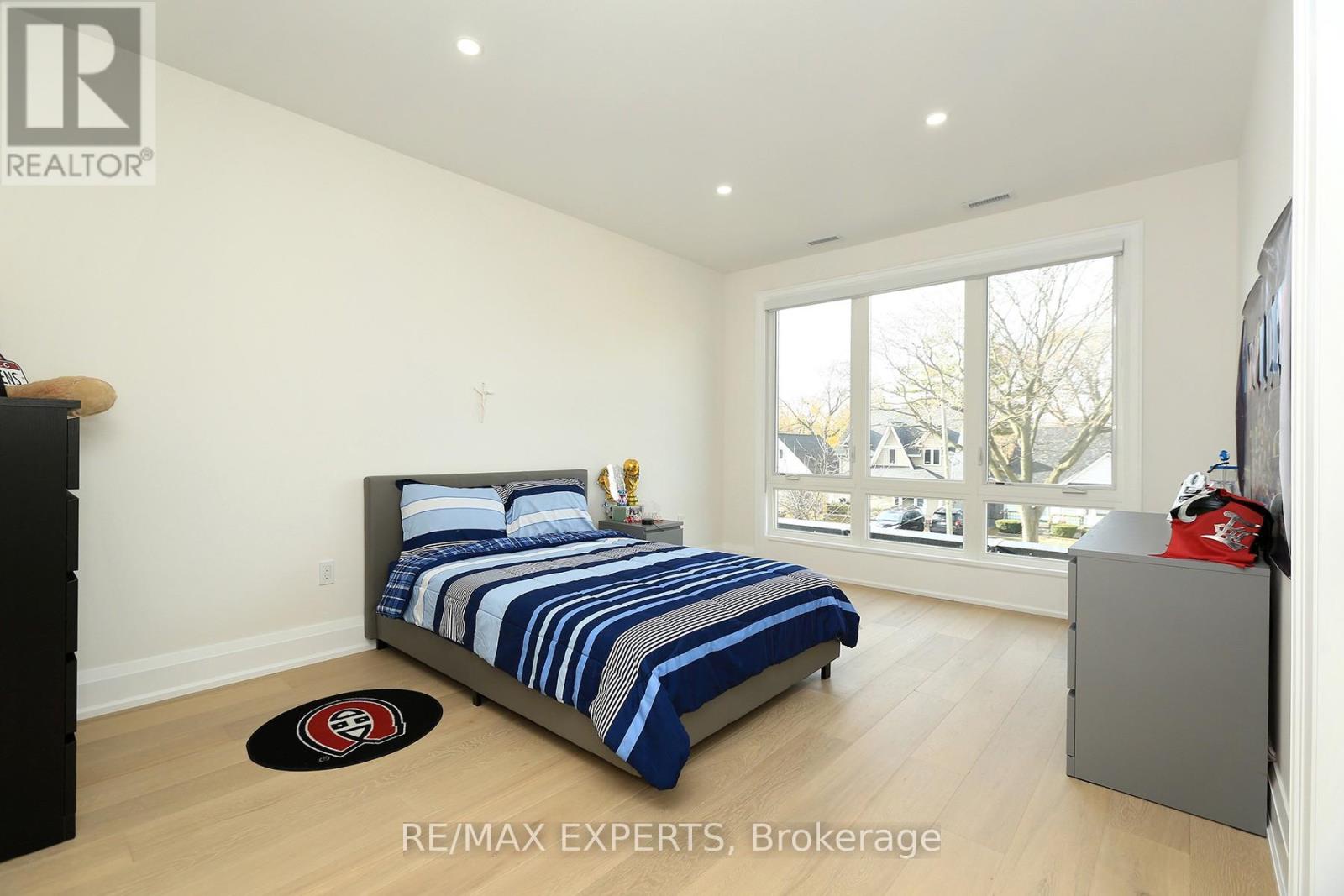 31 Fulham Drive, Toronto (alderwood), Ontario