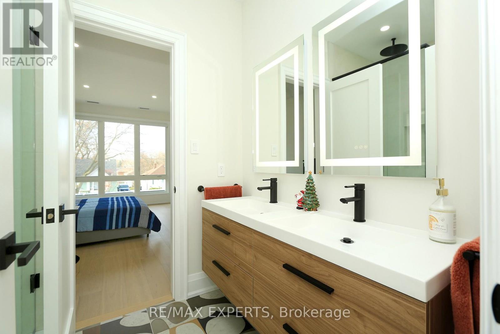 31 Fulham Drive, Toronto (alderwood), Ontario