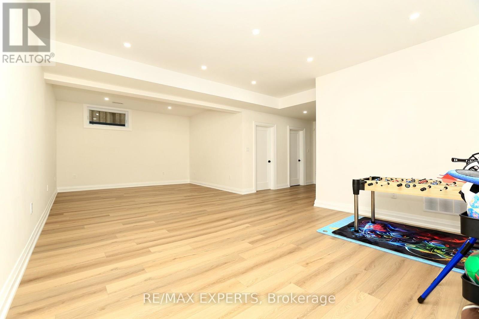 31 Fulham Drive, Toronto (alderwood), Ontario