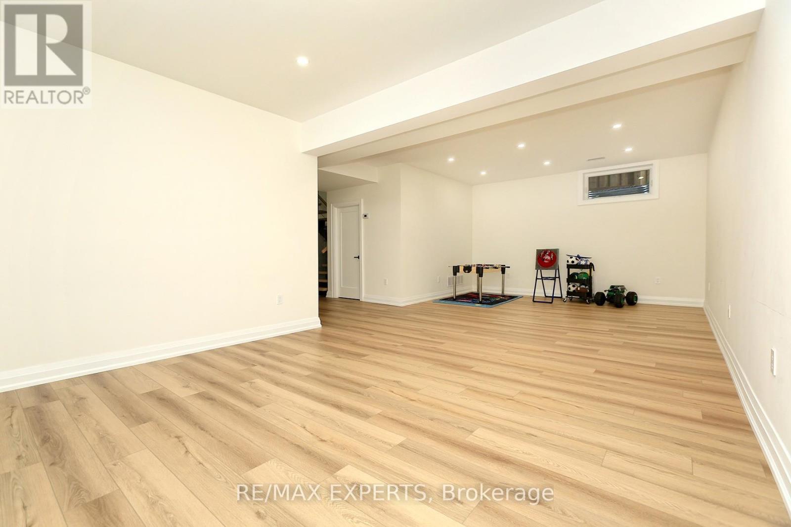 31 Fulham Drive, Toronto (alderwood), Ontario