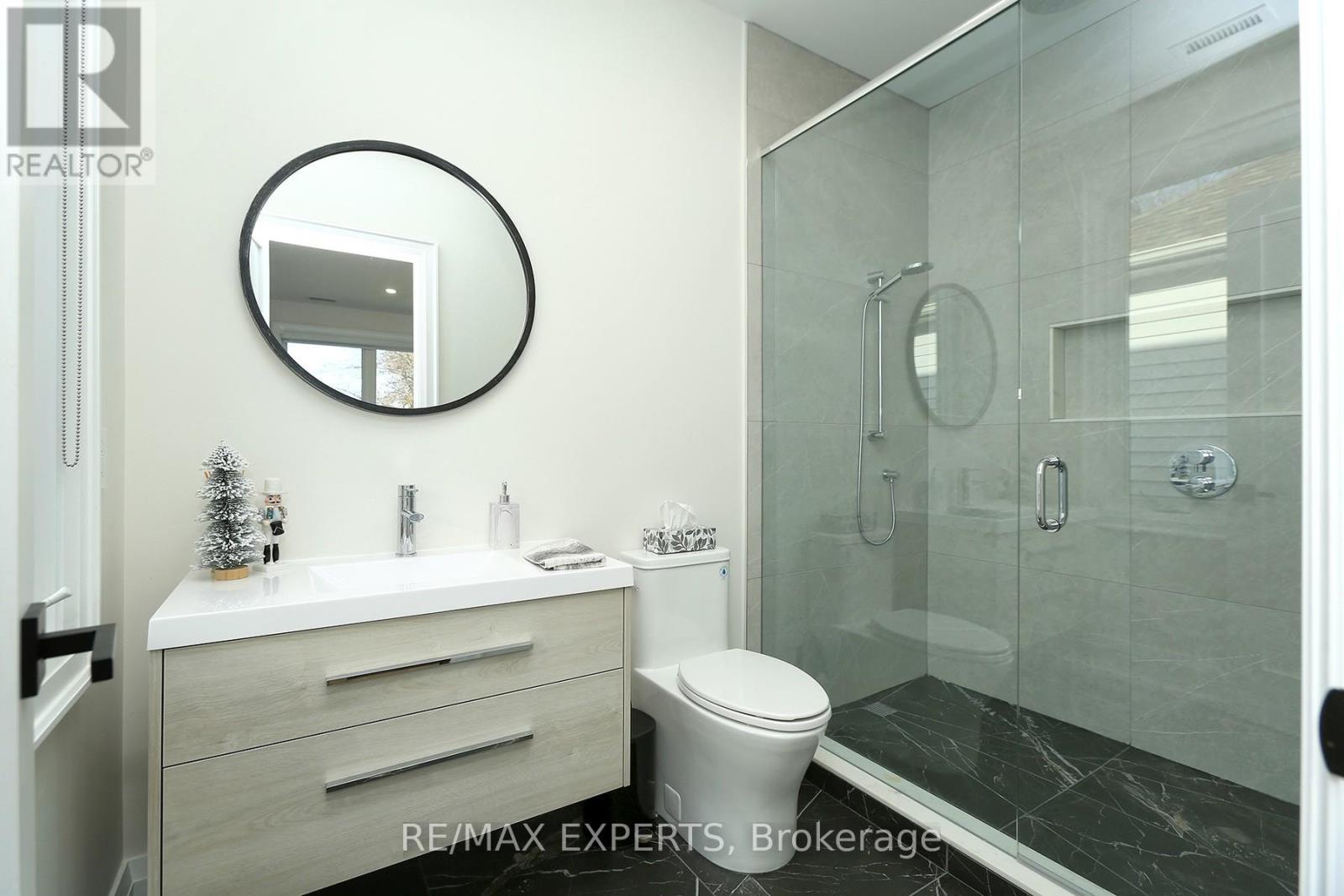 31 Fulham Drive, Toronto (alderwood), Ontario