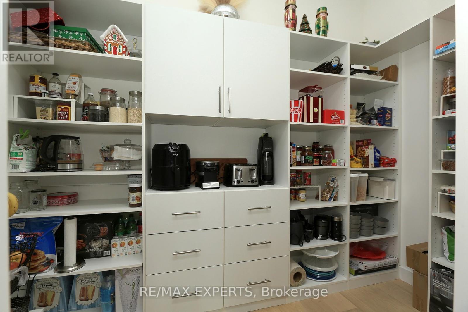 31 Fulham Drive, Toronto (alderwood), Ontario