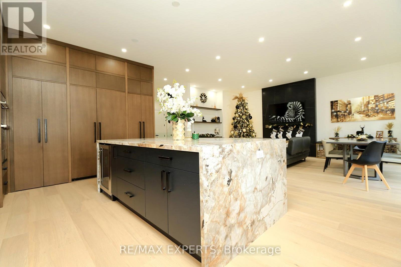 31 Fulham Drive, Toronto (alderwood), Ontario