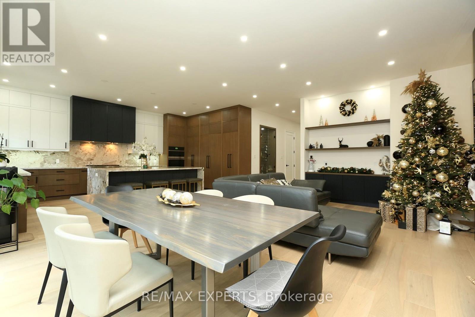 31 Fulham Drive, Toronto (alderwood), Ontario