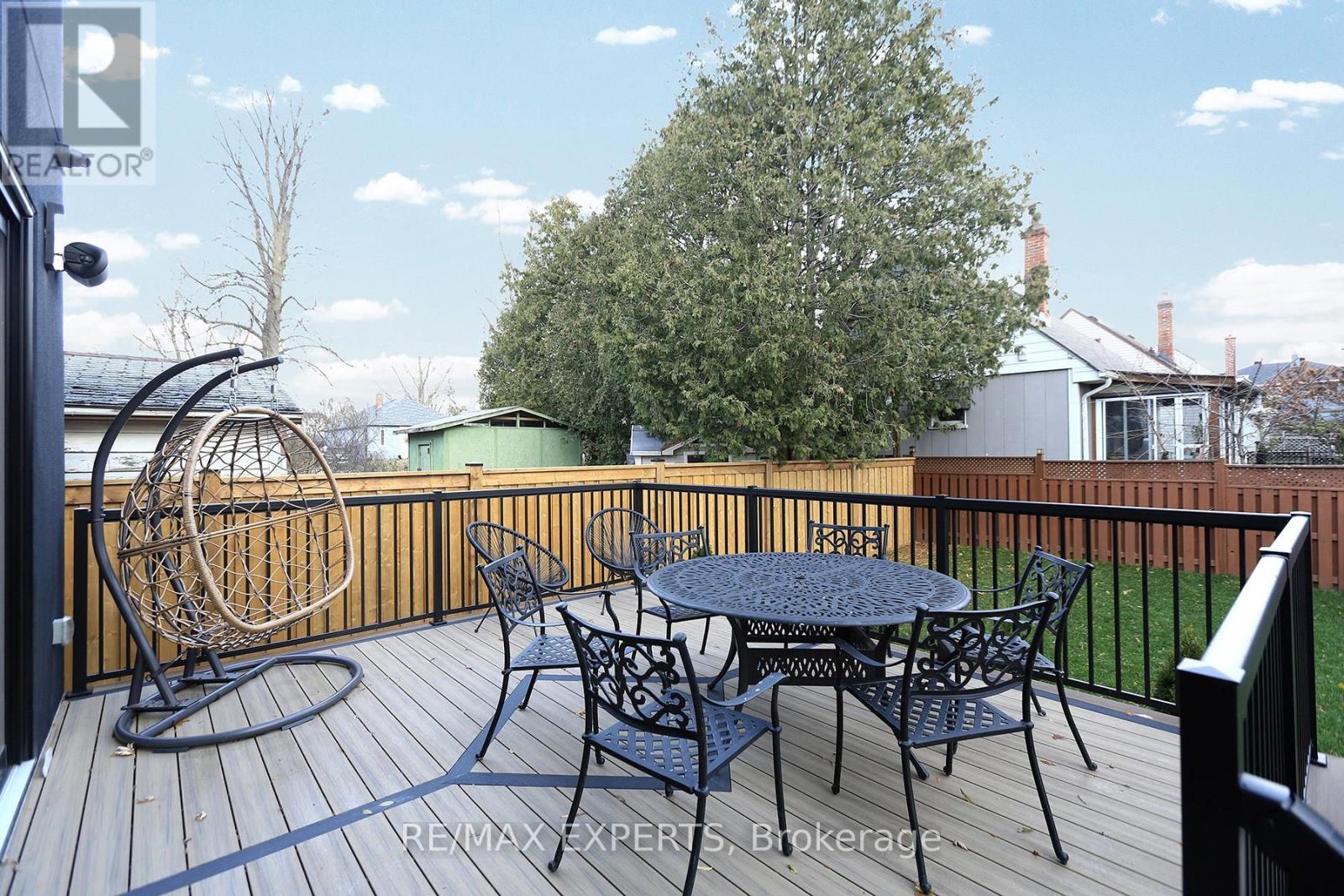 31 Fulham Drive, Toronto (alderwood), Ontario