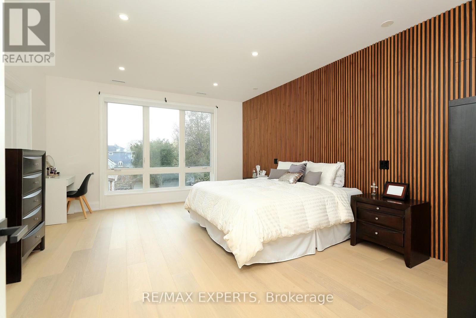 31 Fulham Drive, Toronto (alderwood), Ontario