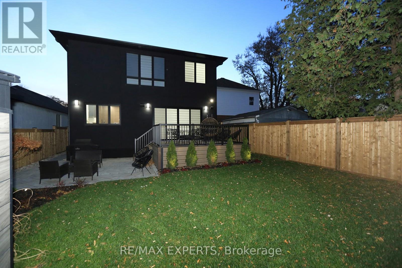 31 Fulham Drive, Toronto (alderwood), Ontario
