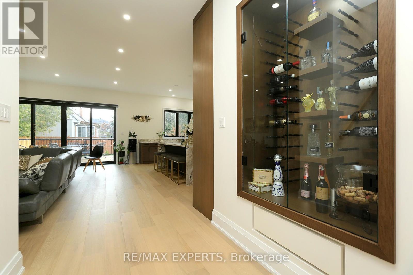 31 Fulham Drive, Toronto (alderwood), Ontario