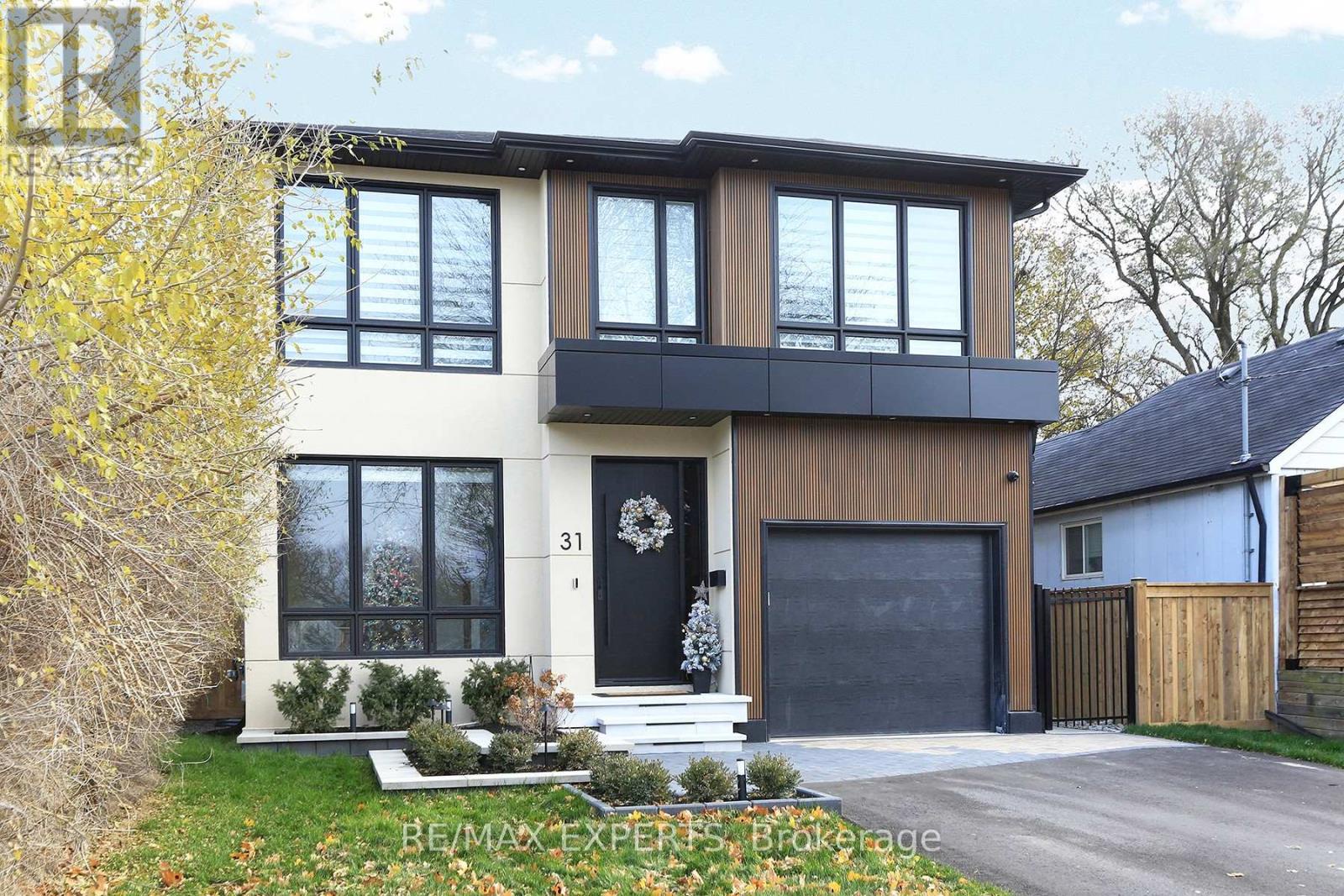 31 Fulham Drive, Toronto (alderwood), Ontario