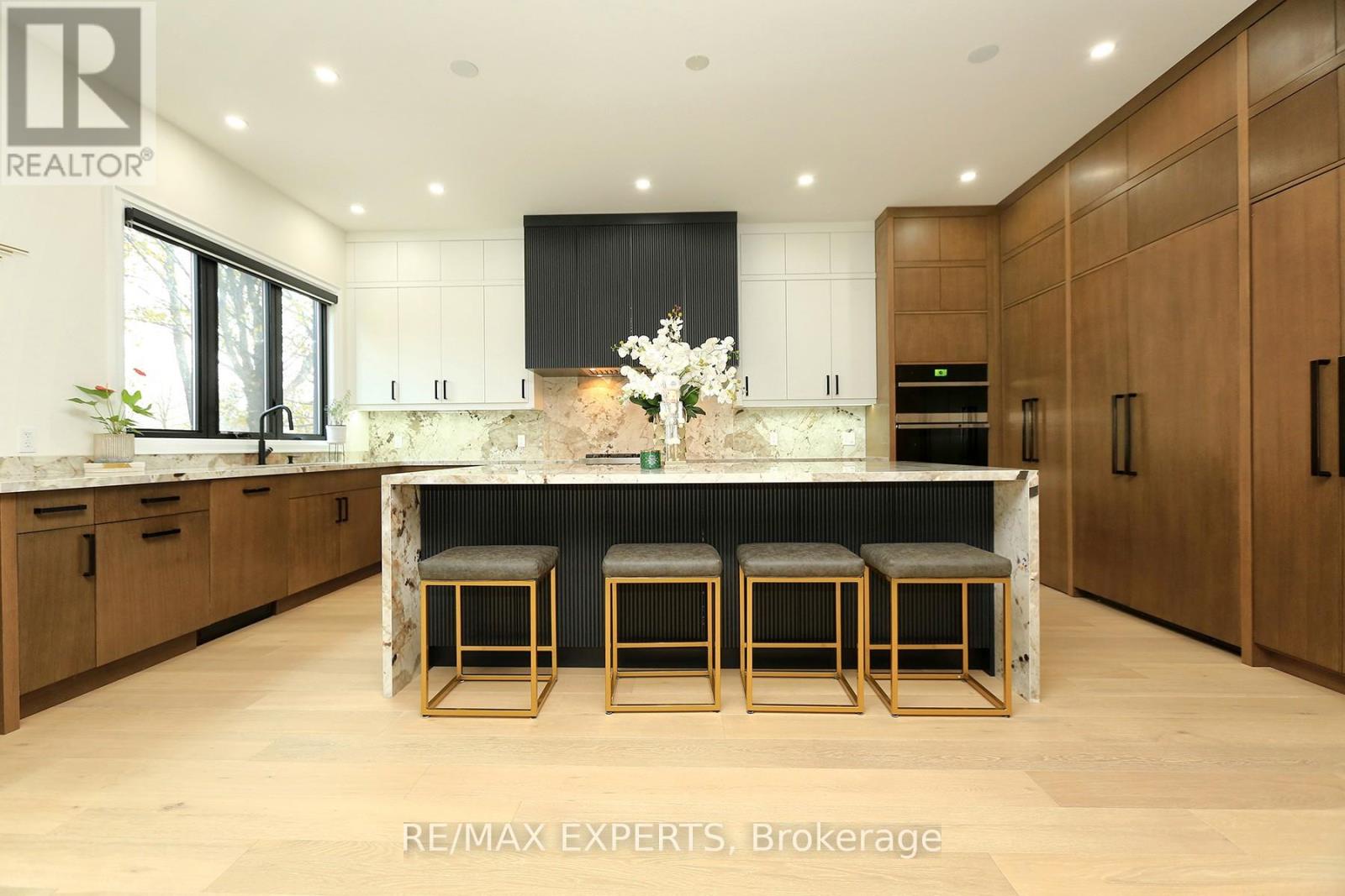 31 Fulham Drive, Toronto (alderwood), Ontario