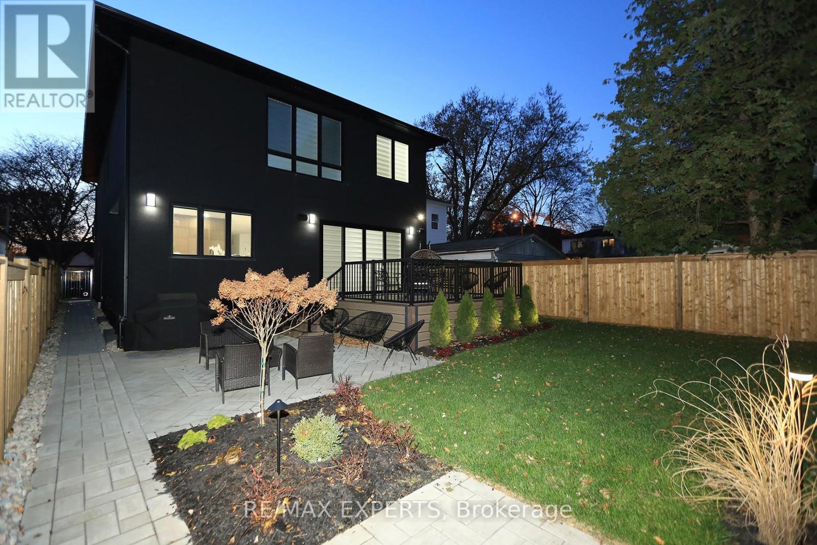 31 Fulham Drive, Toronto (alderwood), Ontario