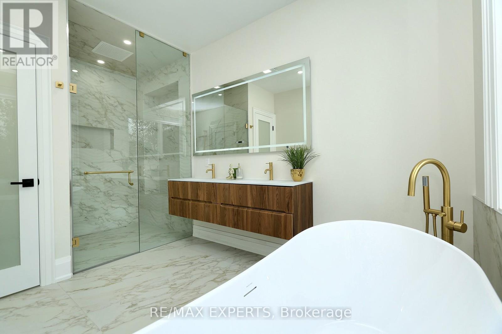 31 Fulham Drive, Toronto (alderwood), Ontario