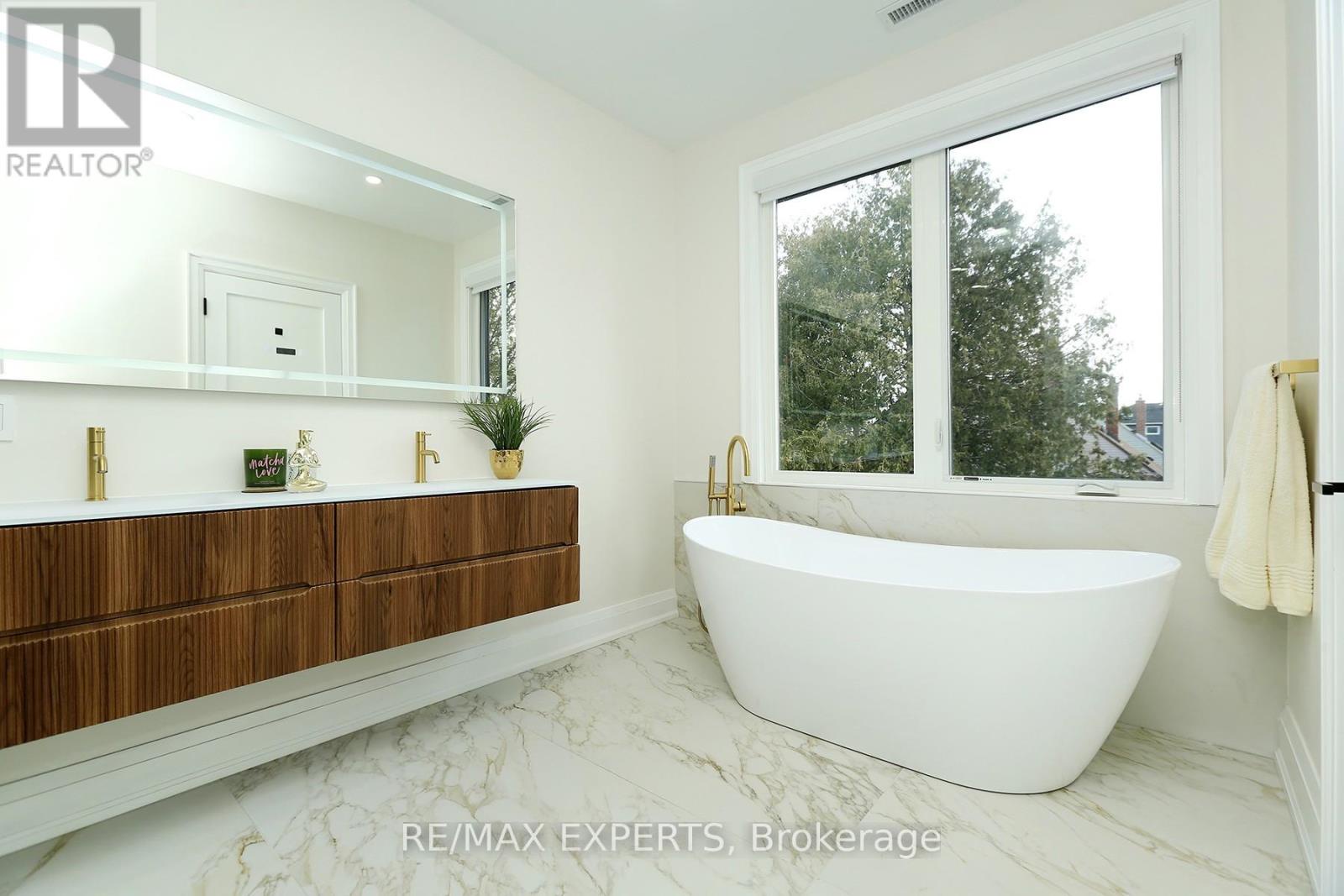 31 Fulham Drive, Toronto (alderwood), Ontario