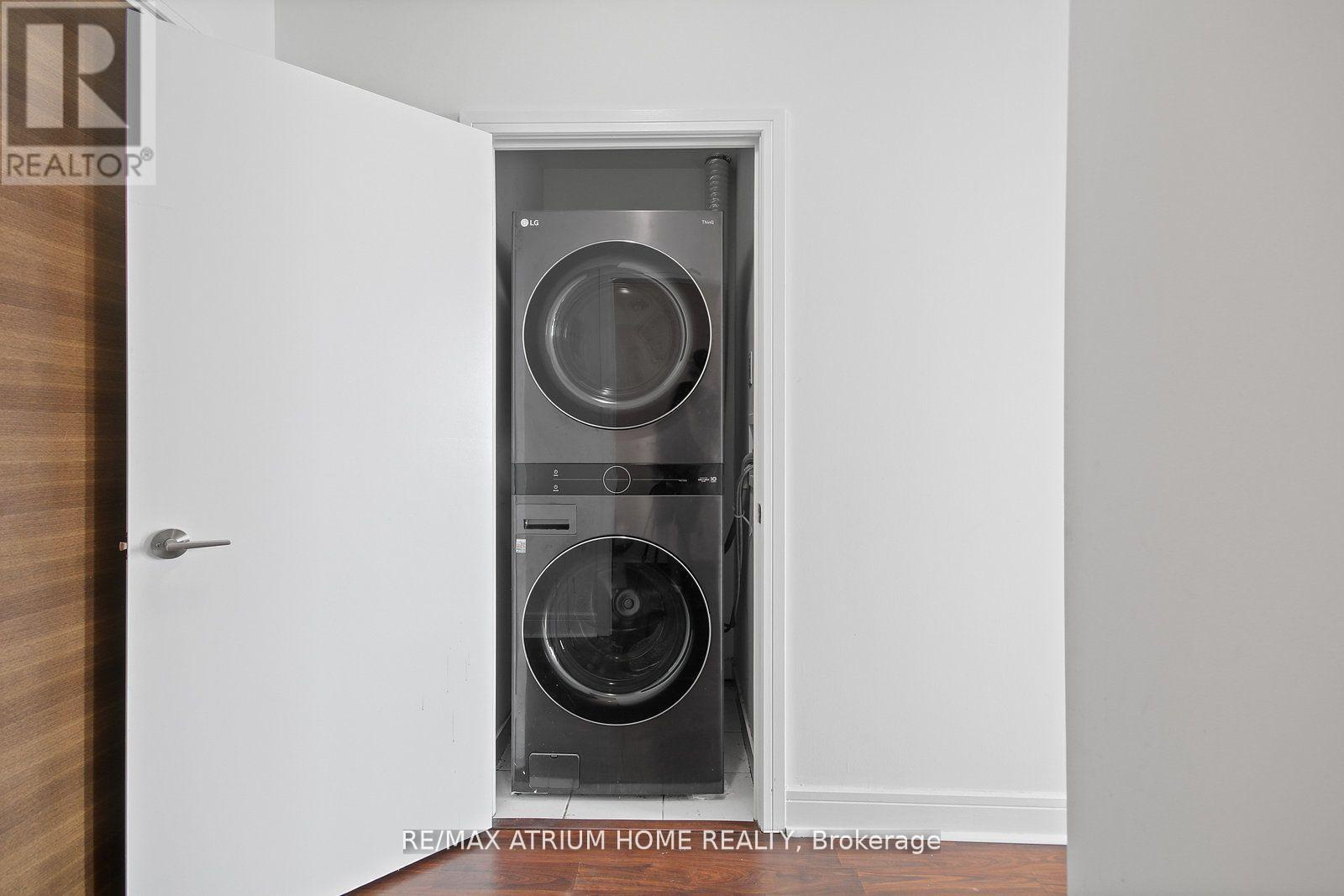 Ph09 - 35 Brian Peck Crescent, Toronto (thorncliffe Park), Ontario