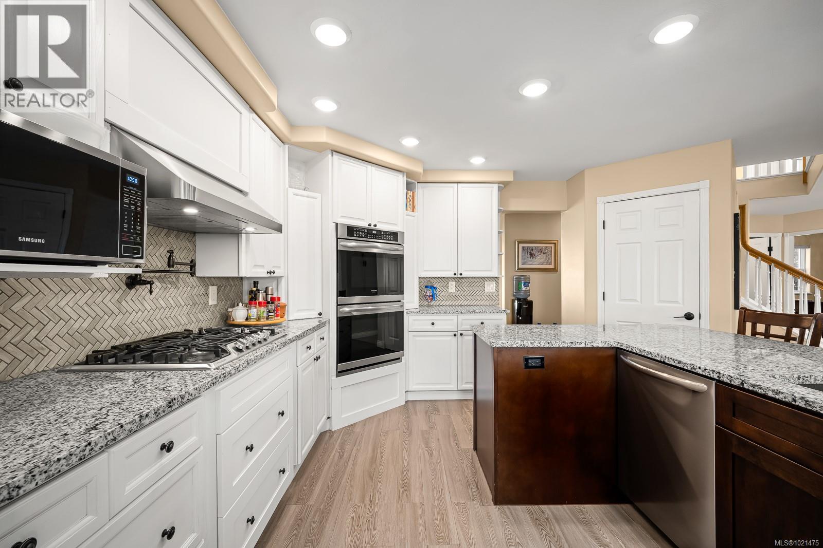 1418 Valley View Dr, Courtenay, British Columbia