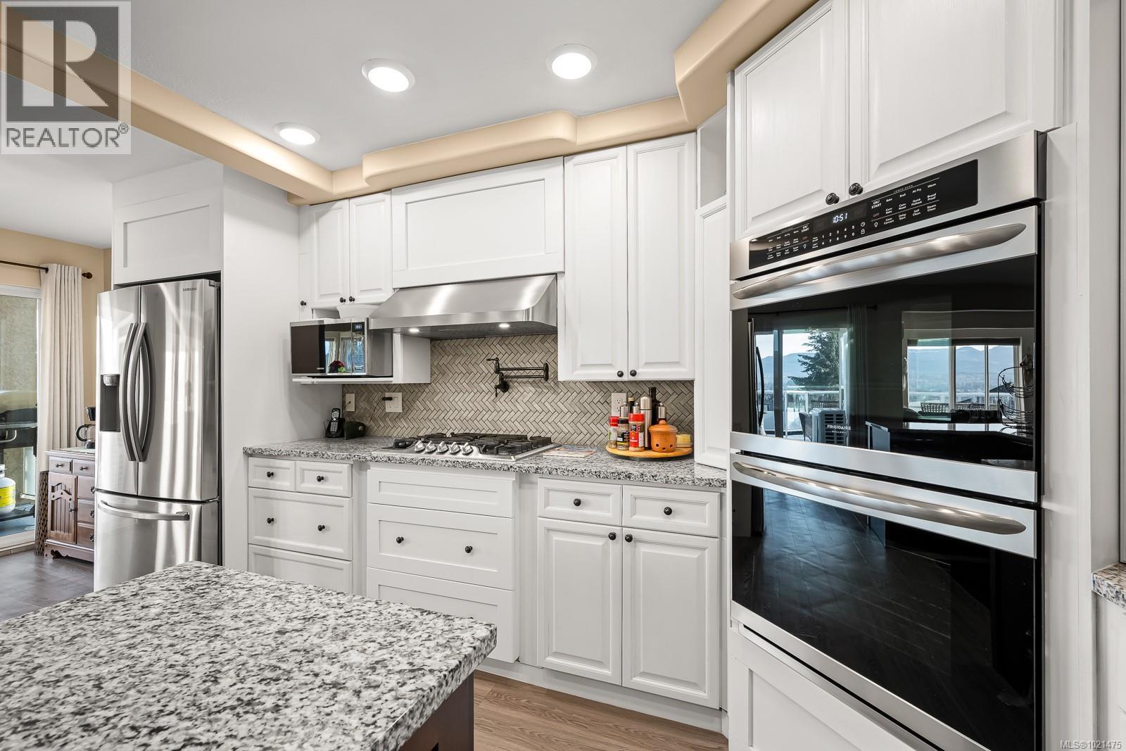 1418 Valley View Dr, Courtenay, British Columbia