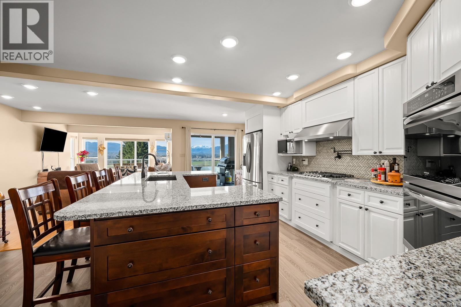 1418 Valley View Dr, Courtenay, British Columbia