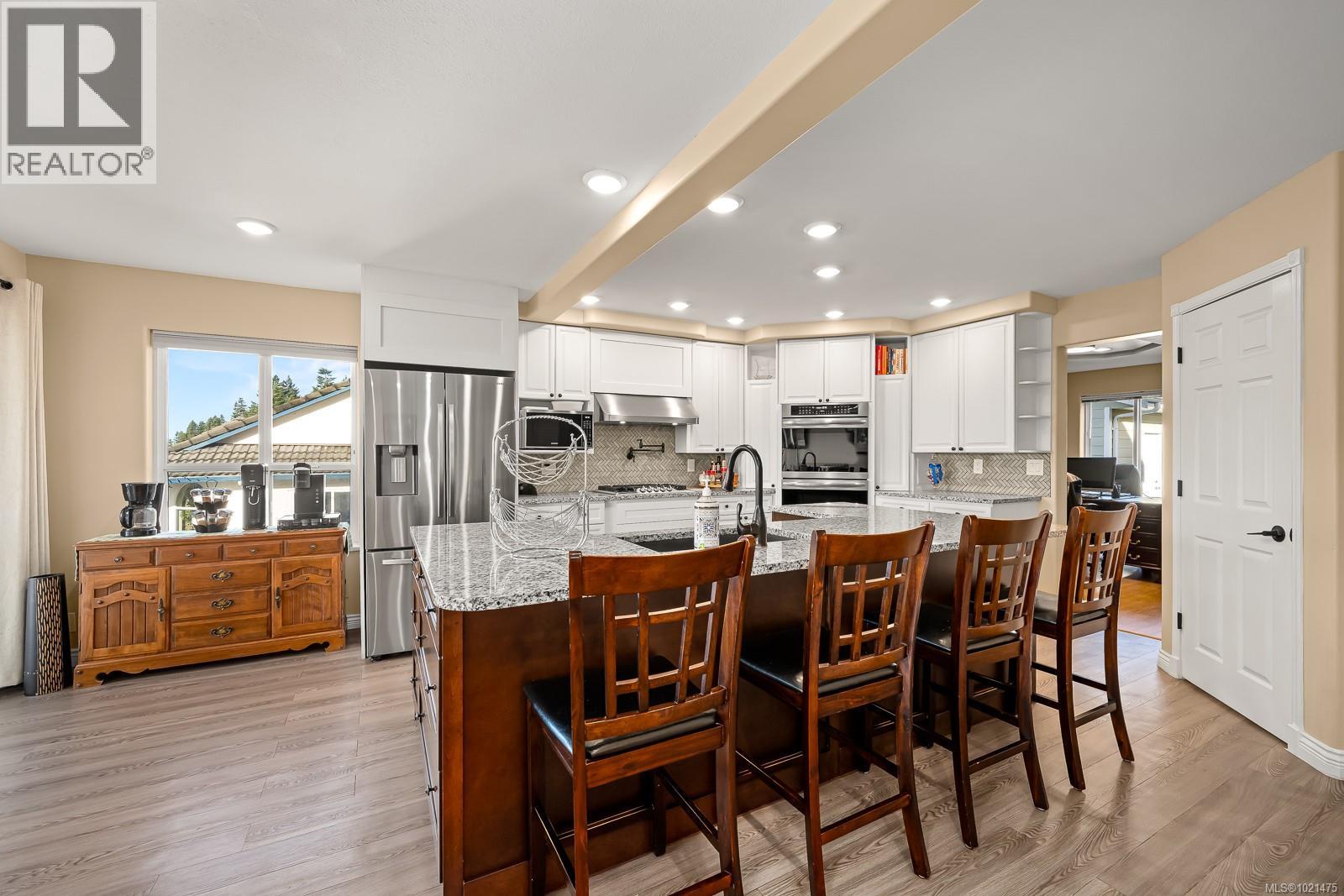 1418 Valley View Dr, Courtenay, British Columbia